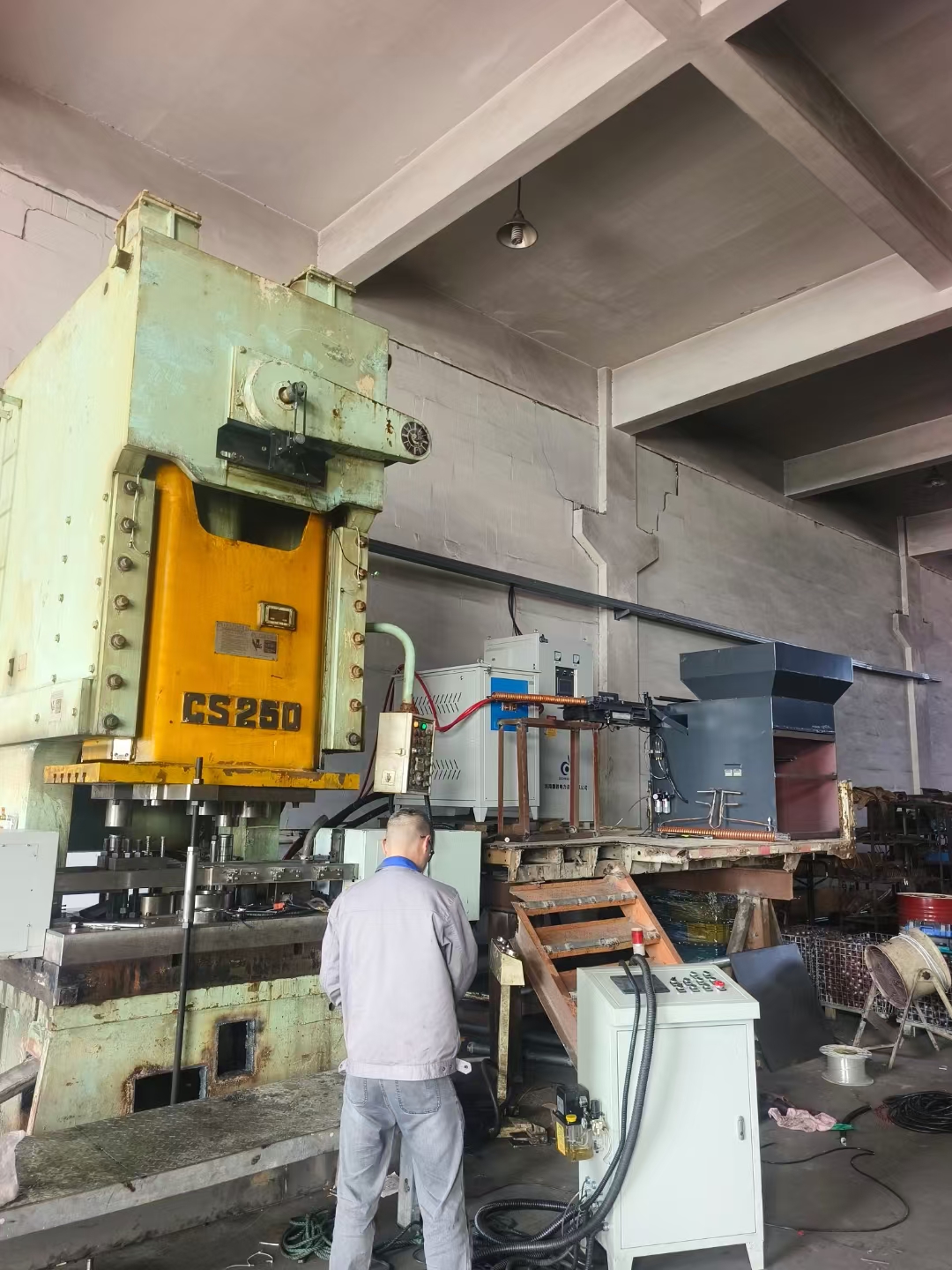 250KW感应加热锻造炉